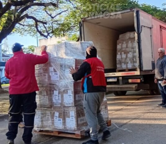 Elecciones 2025: Comenzó el operativo de logistica parael despliegue de urnas en las escuelas.