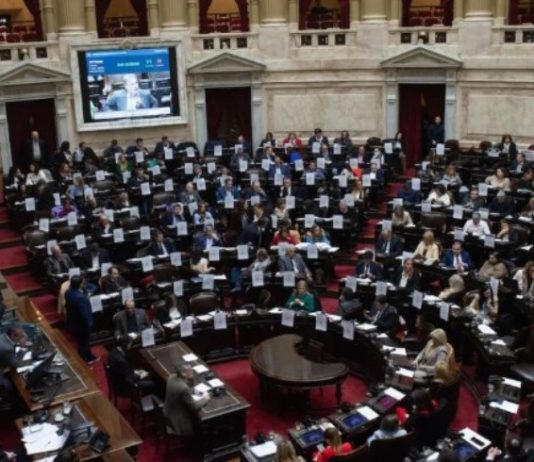 La oposición aprobó en Diputados un aumento del 7,2% de las jubilaciones y una suba del bono a $110 mil