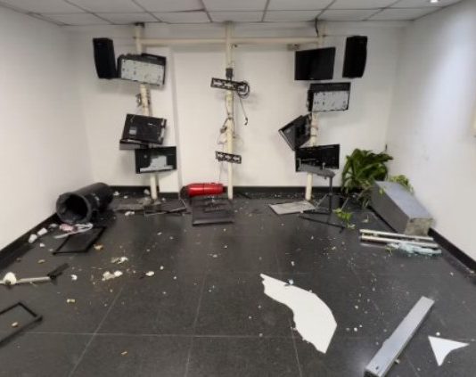 Tras la condena a CFK, militantes entraron por la fuerza y causaron destrozos en el edificio de TN y eltrece