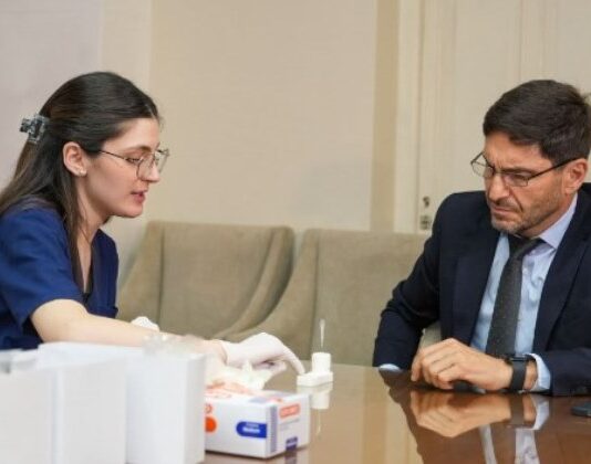 Santa Fe puso en marcha los narcotest a las fuerzas de seguridad y Pullaro se realizó el primero