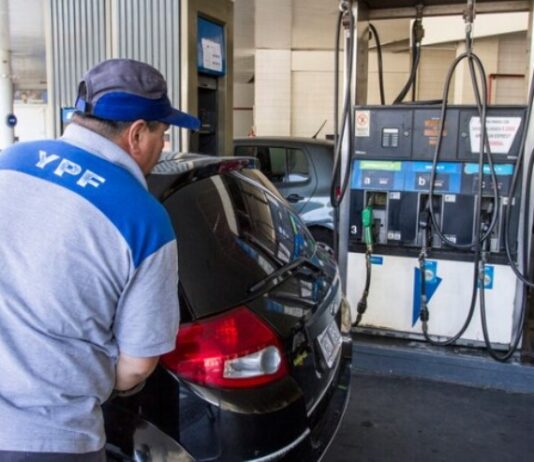 YPF subió un 2,5 por ciento el precio de sus combustibles