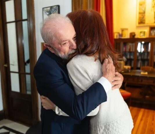 El Gobierno repudió la visita de Lula Da Silva a CFK: «Es lamentable que quiera ver a una condenada por corrupción»