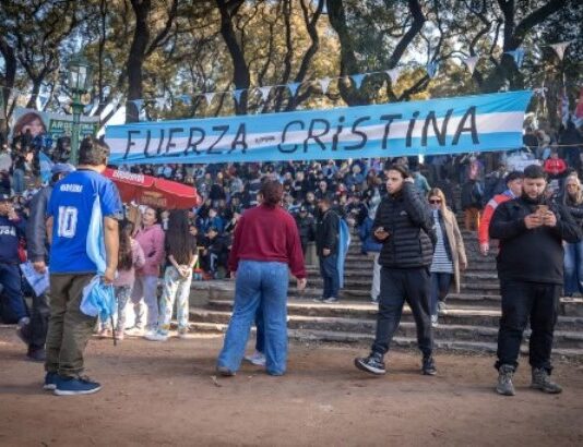 Cristina Kirchner volvió a grabar un mensaje para la militancia y cuestionó el modelo económico del Gobierno