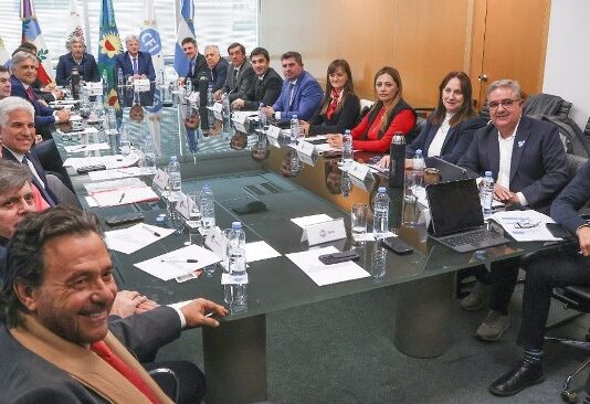 Los gobernadores evitaron cruzar a Milei, pero le advirtieron que la respuesta será este jueves en el Senado