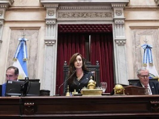 Victoria Villarruel desafía la motosierra de Javier Milei y otorga un plus salarial en el Senado