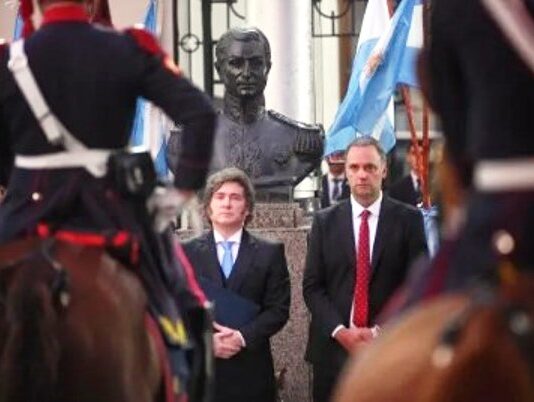 Encuestas encienden alarmas en el Gobierno: cae la aprobación de Javier Milei y crece el malestar por la economía