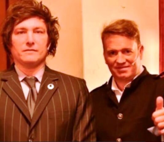El biógrafo de Milei volvió a pedirle a Adorni que renuncie y lo comparó con el caso Espert: “Está acabado y está perjudicando al Presidente”