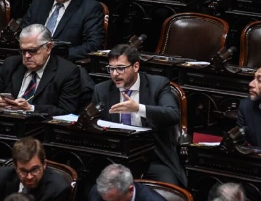 Avanza en Diputados el pedido de la oposición para interpelar a Manuel Adorni por su patrimonio