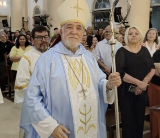 Monseñor José Vicente Conejero Gallego, en la Vigilia Pascual, anunció su renuncia al cargo