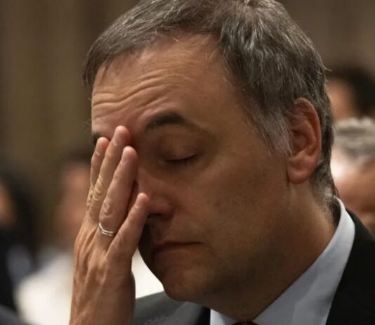 Bajo la custodia de Javier Milei, Manuel Adorni llega a un Congreso que le pedirá las respuestas que no tiene