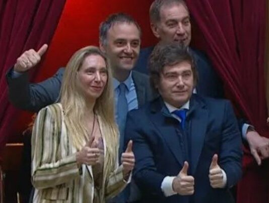 Manuel Adorni expone en Diputados y la oposición se prepara para acorralarlo