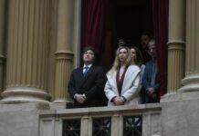 Javier Milei defendió a Manuel Adorni y apuntó contra la prensa: «Corruptos son ustedes»