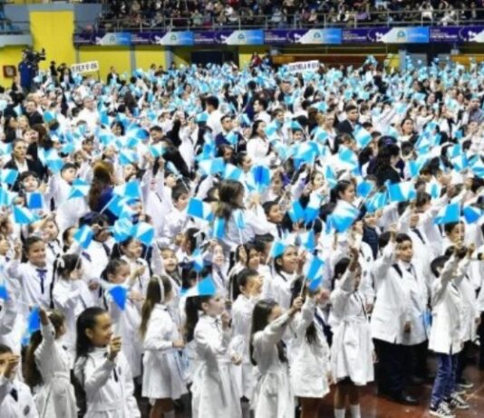 Estudiantes de cuarto grado prometieron lealtad a la bandera de Formosa