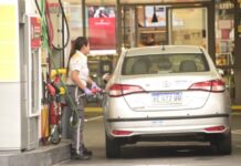 Insólito: cómo hace Paraguay para importar nafta desde Argentina y venderla más barata