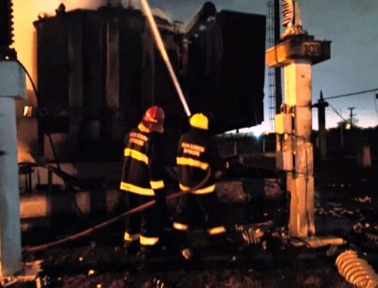 CLORINDA: Tras la caída de un rayo, dotación de Bomberos controló un incendio en la estación transformadora