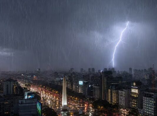 El fenómeno El Niño, cada vez más cerca de la Argentina: expertos alertan por lluvias y tormentas “muy fuertes” durante 2026
