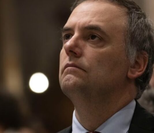 La Justicia avanza sobre Adorni y evalúa citarlo a indagatoria antes de la feria judicial