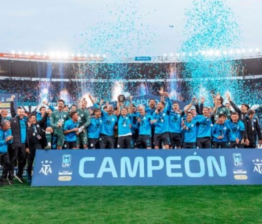 Festejos para la historia: Belgrano levantó su primera copa en primera división
