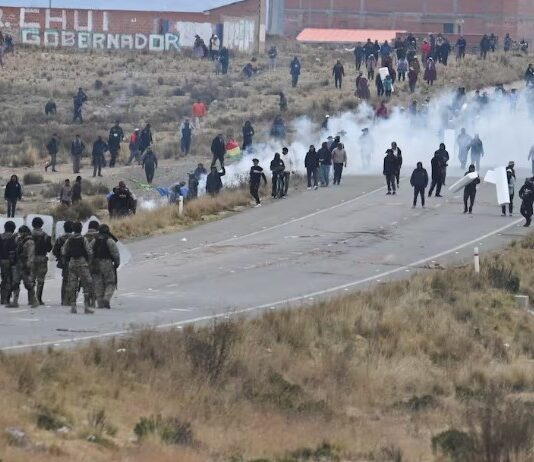 Crece la tensión en Bolivia: miles de manifestantes marcharon en La Paz y exigieron la renuncia del presidente Rodrigo Paz