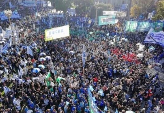 La CGT llamó a ponerle “límites» al Gobierno de Milei en la marcha por el Día del Trabajador