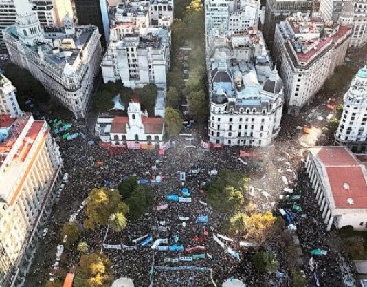 Otra masiva marcha universitaria contra el Gobierno para que cumpla la ley de financiamiento