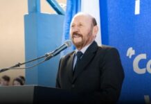 Insfrán volvió a usar una escuela pública como tribuna política y pidió que Milei «esté encerrado cuatro años»