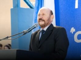 Insfrán volvió a usar una escuela pública como tribuna política y pidió que Milei «esté encerrado cuatro años»