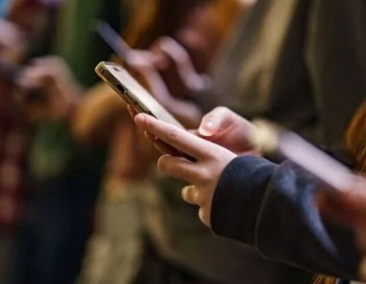 Reino Unido avanza con una fuerte restricción y los menores de 16 años no podrán usar redes sociales