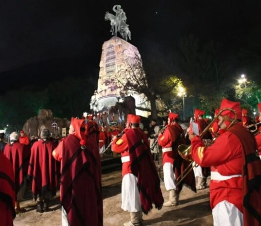 Salteños rindieron homenaje a Güemes en la tradicional Guardia bajo las Estrellas