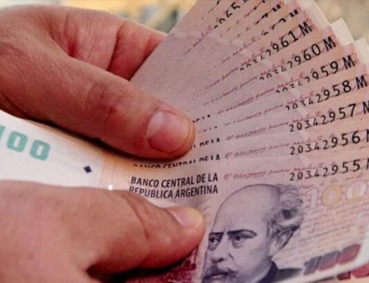 INDEC: Los salarios subieron 3,7% en abril y acumulan un alza de 12,7% en 2026