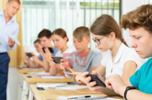 En Chaco es ley la prohibición del uso de celulares en escuelas