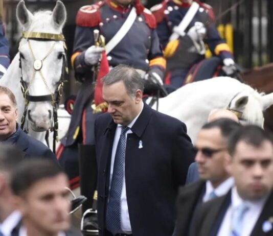 «Ahorré durante 25 años en negro»: Manuel Adorni rompió el silencio tras presentar su declaración jurada