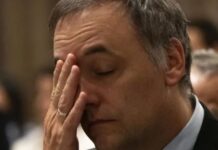 Manuel Adorni asegura haber encontrado miles de dólares en el departamento de La Plata sobre el que pesaba una hipoteca por u$s22.000, que no pagó