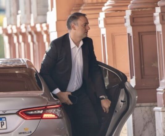 Adorni ultima detalles para la presentación de su declaración jurada en la previa al Mundial 2026
