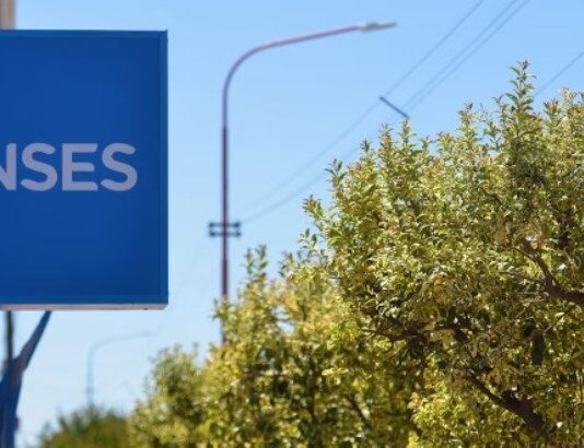 Cuánto aumentarán las jubilaciones, la AUH y otras asignaciones en agosto, tras el dato de inflación del Indec