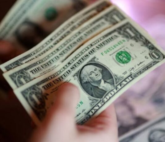 El dólar volvió a subir y el blue alcanzó un precio récord