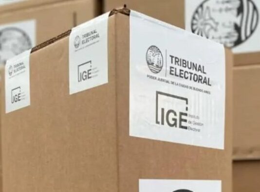 ENCUESTA: Cuatro de cada diez argentinos rechazan a Milei y al kirchnerismo por igual