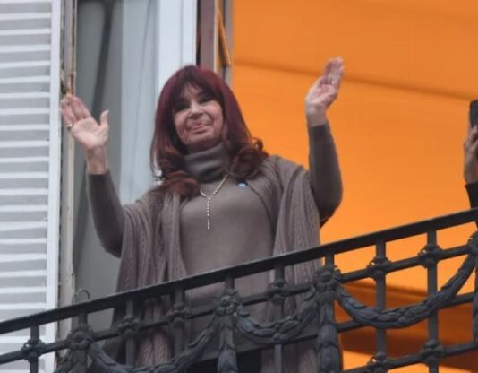 Cristina contrató a un abogado brasileño para intentar revertir su condena ante organismos internacionales
