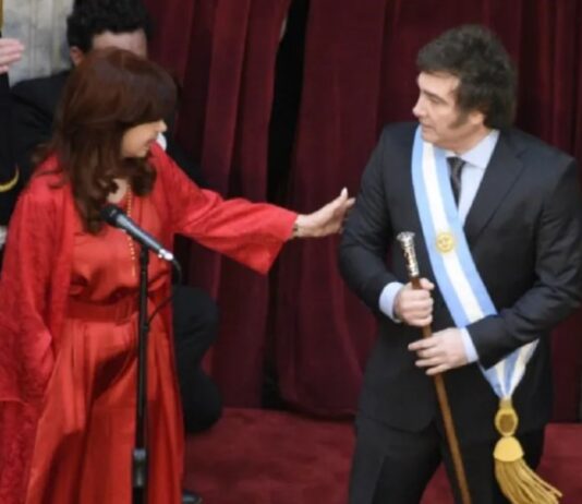 Javier Milei apuntó contra Cristina Kirchner al presentar la reforma del Banco Central: «les robó a los argentinos»