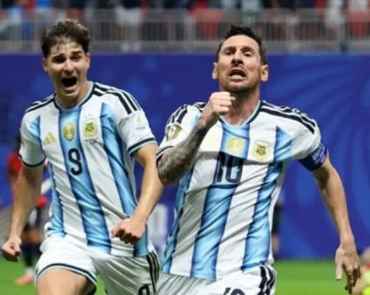 Tras una remontada épica, Argentina venció 3-2 a Egipto y clasificó a los cuartos de final del Mundial