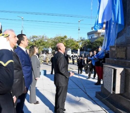 El gobernador Insfrán encabezó el acto por el 210° Aniversario de la Independencia Nacional