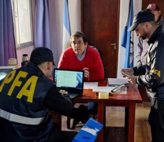 Un intendente de la provincia de Corrientes fue allanado por el supuesto desvío de $150 millones de la coparticipación: La policía federal realizó el procedimiento