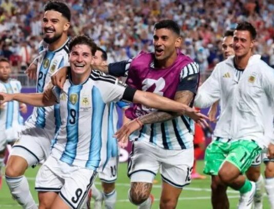 La Scaloneta volvió a festejar ante Suiza en el suplementario y ahora va por Inglaterra