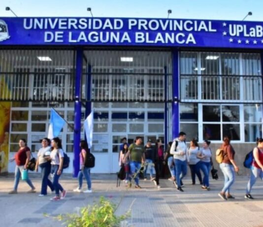 Insfrán celebró el nuevo aniversario de la Universidad Provincial de Laguna Blanca