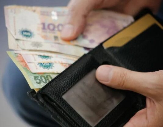 El Gobierno convocó al Consejo del Salario para discutir un nuevo salario mínimo