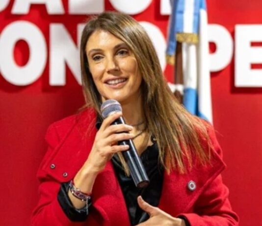 La abogada y diputada Agostina Villaggi recibió un premio nacional a la “Argumentación del Derecho” en el caso por el freno a la reelección indefinida de Insfrán
