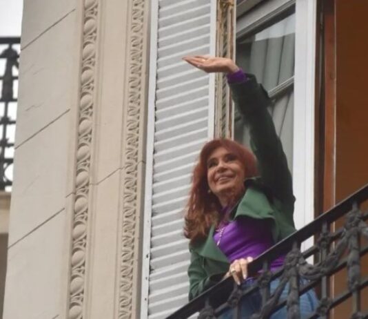 Madrina Cristina: la Iglesia rechaza los bautismos K en San José 1111