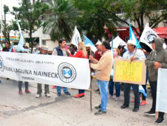LAGUNA NAINECK: Productores se movilizan a Casa de Gobierno para reclamar respuestas por la crisis agrícola