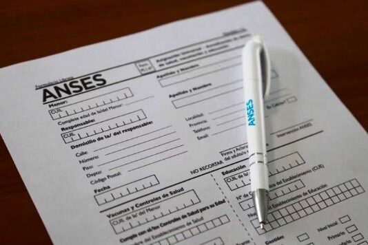 AUH: cómo se acreditarán los certificados de salud y escolaridad