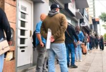 Empleo en Argentina: la desocupación de los jóvenes llega al 17% y crece el trabajo por cuenta propia